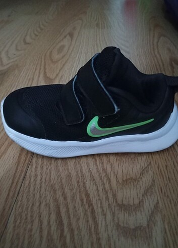 22 Beden siyah Renk Nike ayakkabı 