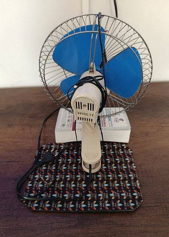 Mavi Metal Kafesli Masaüstü Vantilatör - Görsel 2