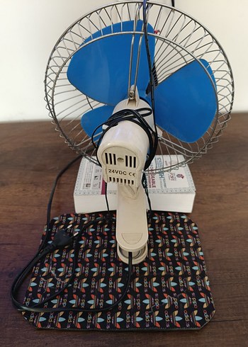 Mavi Metal Kafesli Masaüstü Vantilatör - Görsel 3