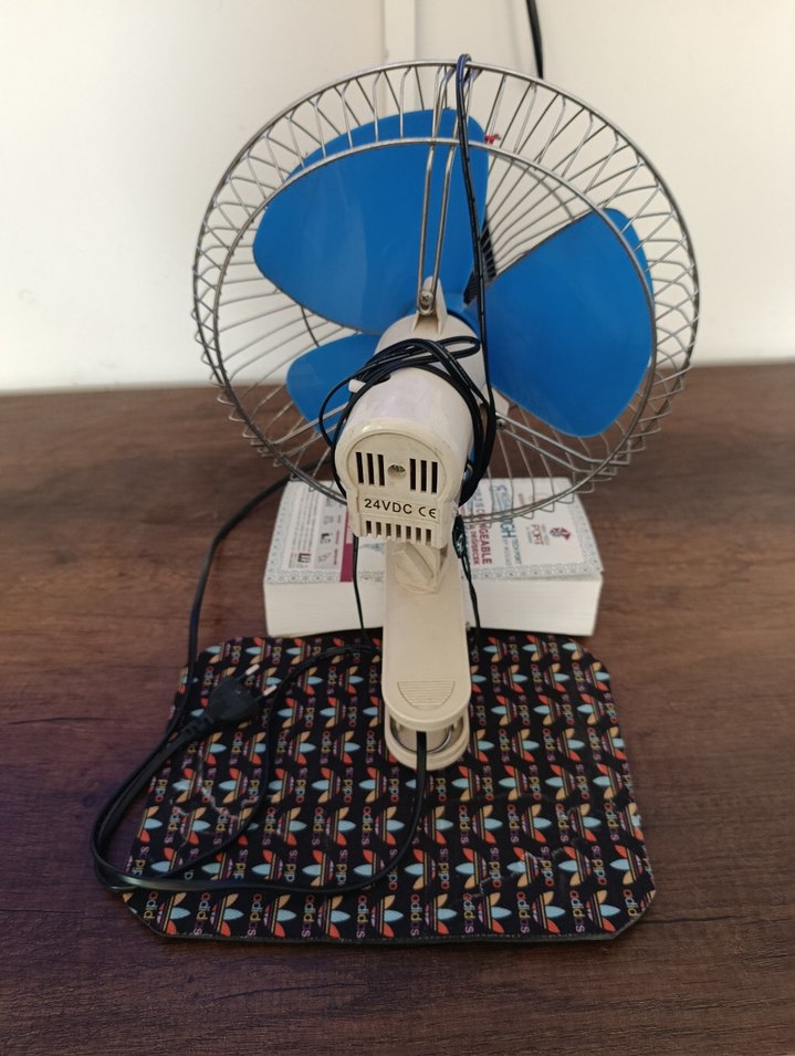 Mavi Metal Kafesli Masaüstü Vantilatör - Görsel 2