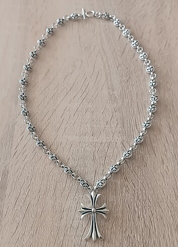 Beden beyaz Renk Chrome Hearts dupe kolye