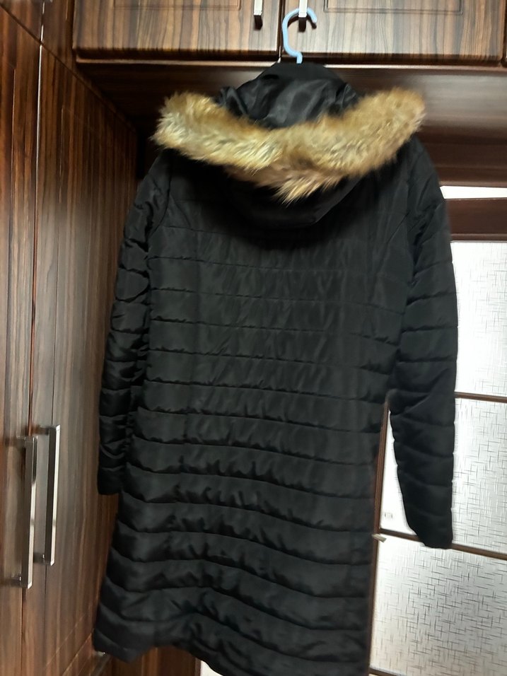 Siyah Kadın Uzun Kaban, Kürklü Detaylı - Görsel 3