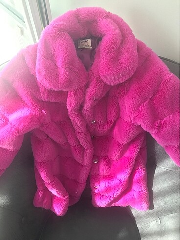 Pembe tüylü mont