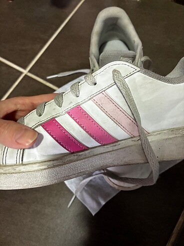 35 Beden beyaz Renk Kız çocuk Adidas ayakkabı 35 numara