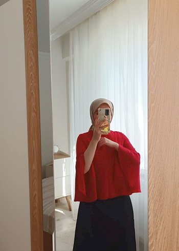 Kırmızı Düğmeli Uzun Kollu Bluz - Görsel 5