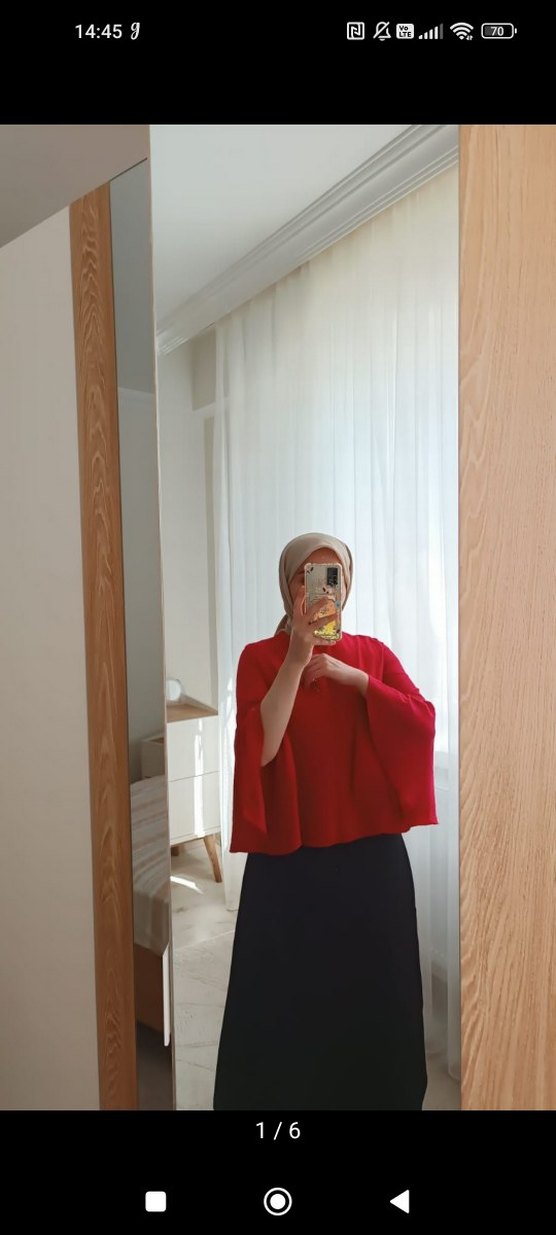 Kırmızı Düğmeli Uzun Kollu Bluz - Görsel 5