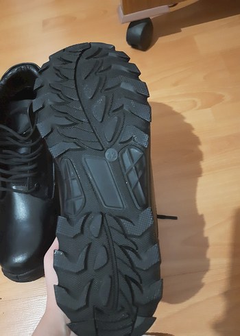 42 numara siyah erkek bot - Görsel 4