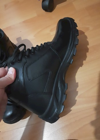 42 numara siyah erkek bot - Görsel 3