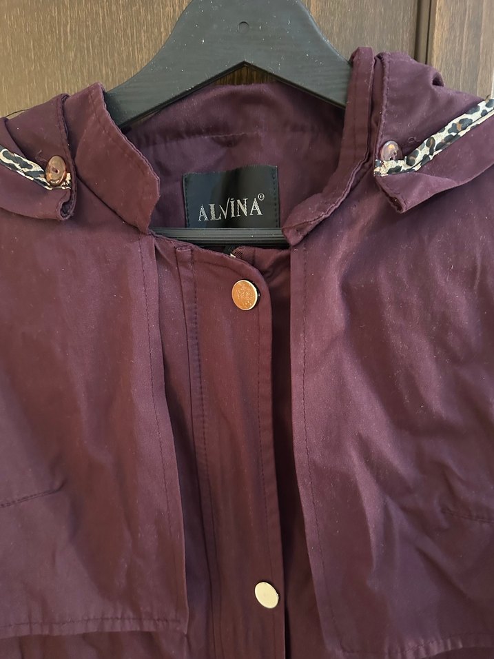 Bordo Düğmeli Uzun Kadın Yağmurluk - Görsel 2