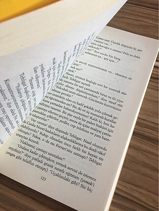 Eyfel Kulesi Kadar Kocaman Bir Bulutu Yutan Küçük Kız - Görsel 4