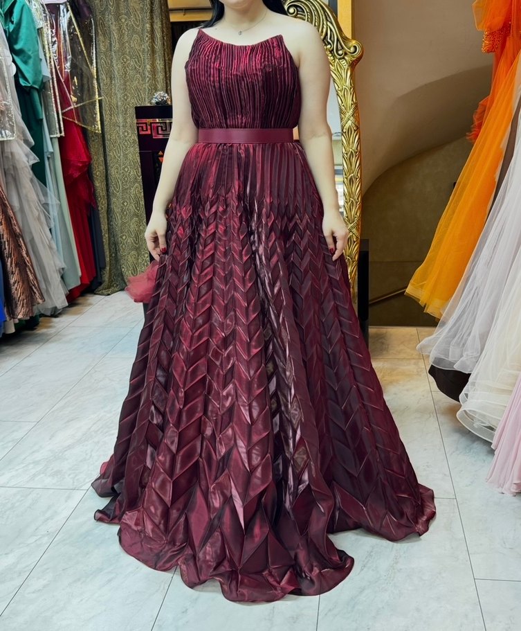 Özel tasarım Bordo Pilili Uzun Abiye Elbise - Görsel 2