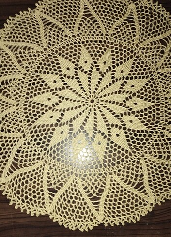 Yuvarlak dantel örtü