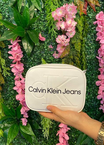 Beden Kutu model şık beyaz kadın çantası