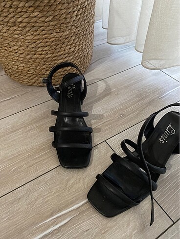 Yazlık Topuklu Sandalet