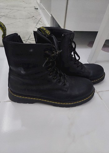 Siyah Bağcıklı Rubber Botlar