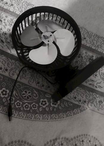 Gri Kanatlı Siyah Masaüstü Vantilatör - Görsel 2