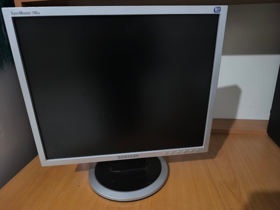 Gri Samsung Monitör - Görsel 3