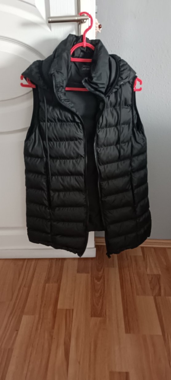 Defacto 
Kadın Siyah Kapitone Fermuarlı
Kapşonlu Yelek - Görsel 2