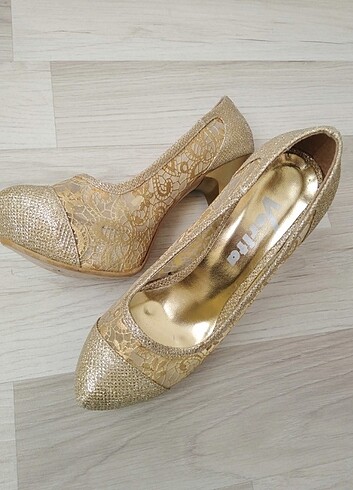 36 Beden Gold renk topuklu ayakkabı