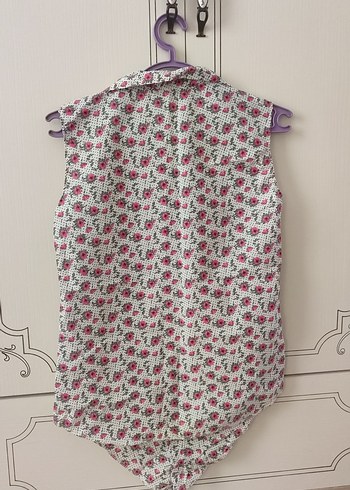 Pembe Çiçek Desenli Kolsuz Pamuklu Gömlek - Görsel 3