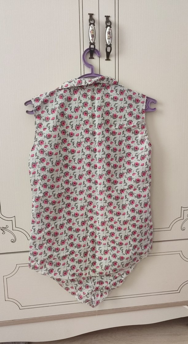 Pembe Çiçek Desenli Kolsuz Pamuklu Gömlek - Görsel 3