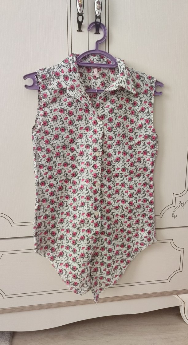 Pembe Çiçek Desenli Kolsuz Pamuklu Gömlek - Görsel 2