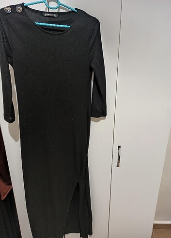 Stradivarius Stradivarius siyah yırtmaçlı elbise