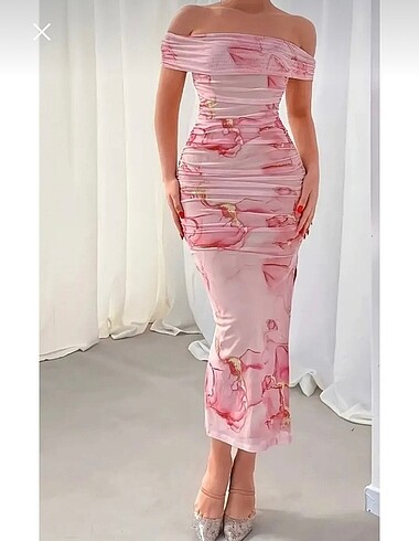 Pembe elbise