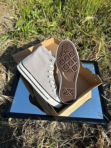 39 Beden Gri Renk Boğazlı Convers