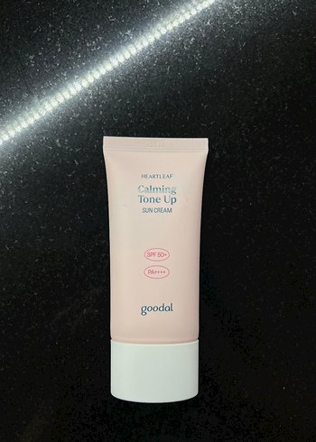 Diğer Goodal Heartleaf Yatıştırıcı Ton Aydınlatıcı Güneş Kremi SPF50+