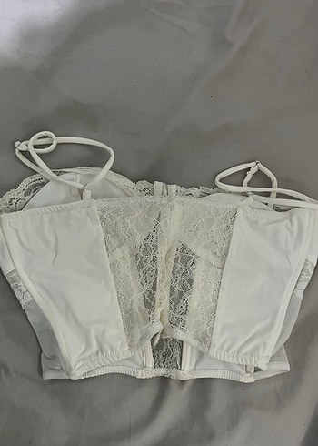 Bershka Dantel Detaylı Beyaz Straplez Büstiyer - Görsel 2