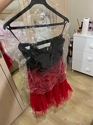 Payetli kısa abiye elbise siyah kırmızı - Görsel 6