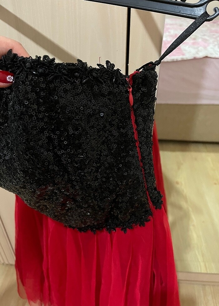 Payetli kısa abiye elbise siyah kırmızı - Görsel 5