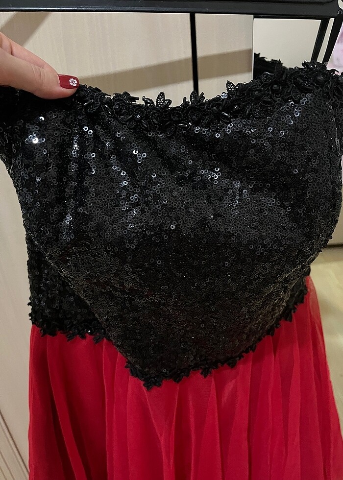 Payetli kısa abiye elbise siyah kırmızı - Görsel 3