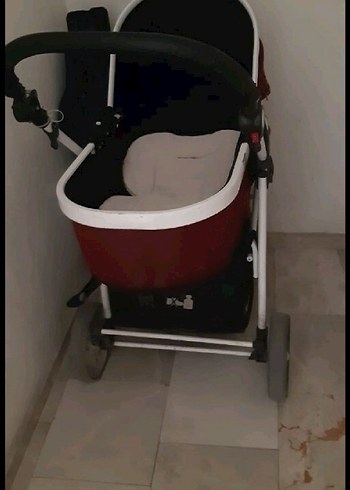 Koyu Kırmızı Bebek Arabası