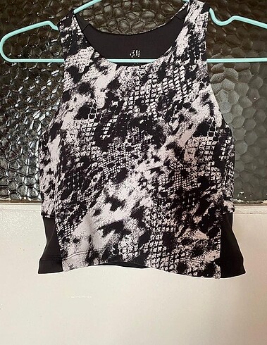 H&M sırt detaylı sporcu üst