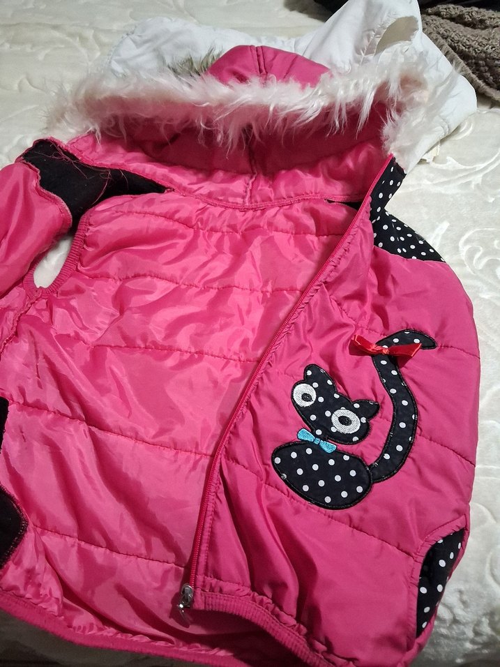 Kız Çocuk Pembe Kürklü Nakışlı Yelek - Görsel 3