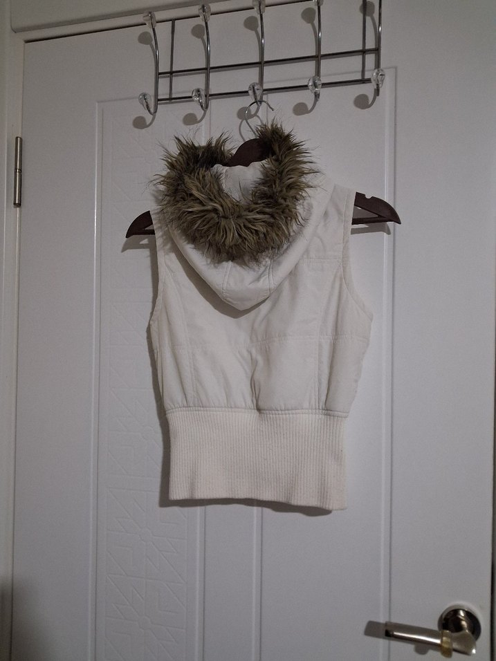 kız çocuk Beyaz Kürklü Kolsuz Yelek - Görsel 2