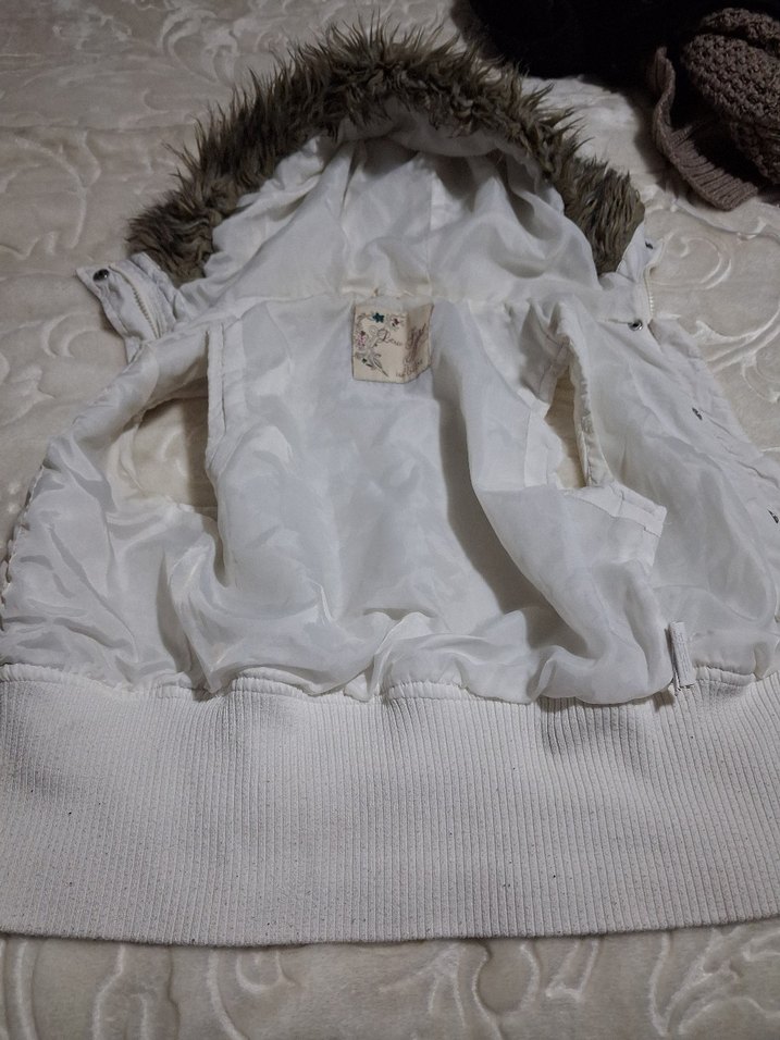kız çocuk Beyaz Kürklü Kolsuz Yelek - Görsel 4
