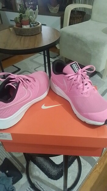 Nike pembe spor ayakkabı
