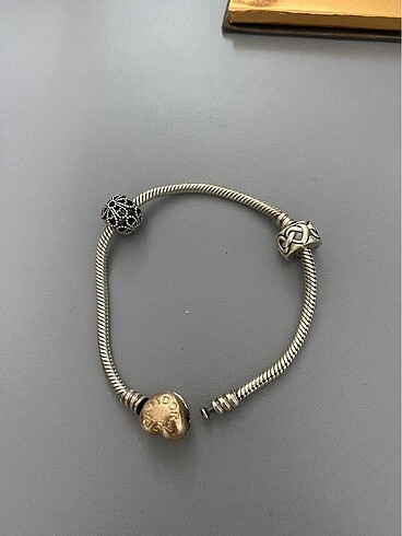 Pandora Pandora