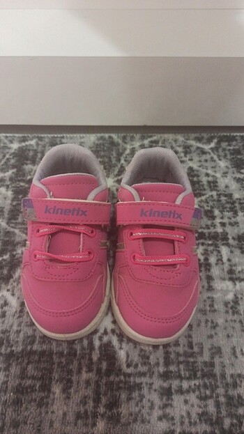 Pembe spor ayakkabi