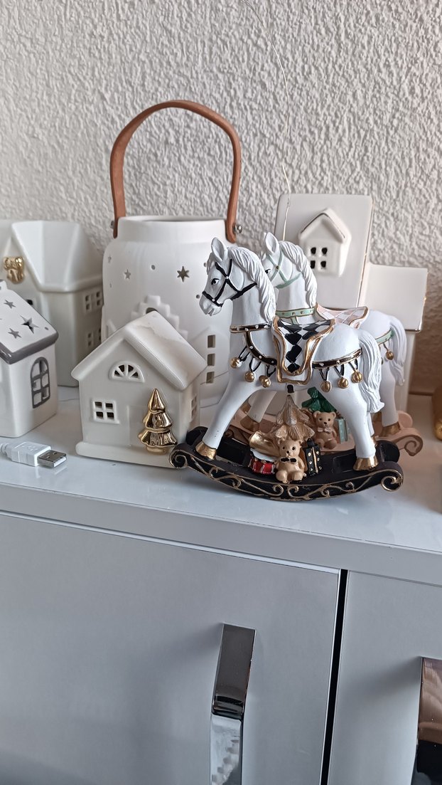 Beyaz Sallanan At Biblosu - Görsel 3