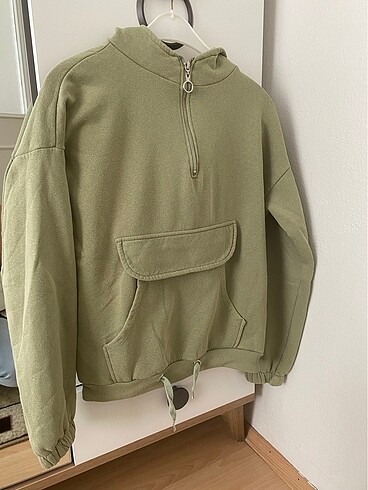 Altı bağlamalı sweatshirt