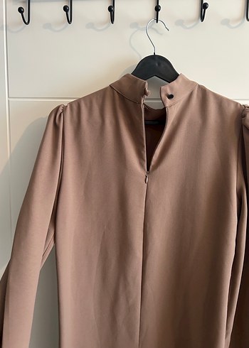 Bej Uzun Kollu Yüksek Yakalı Kadın Elbise - Görsel 4