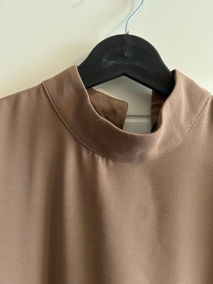 Bej Uzun Kollu Yüksek Yakalı Kadın Elbise - Görsel 3