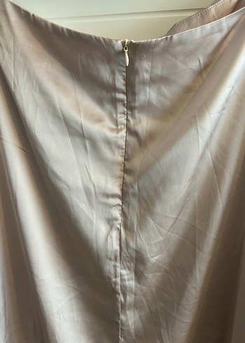 Bej Parlak Uzun Dökümlü Kadın Etek - Görsel 2