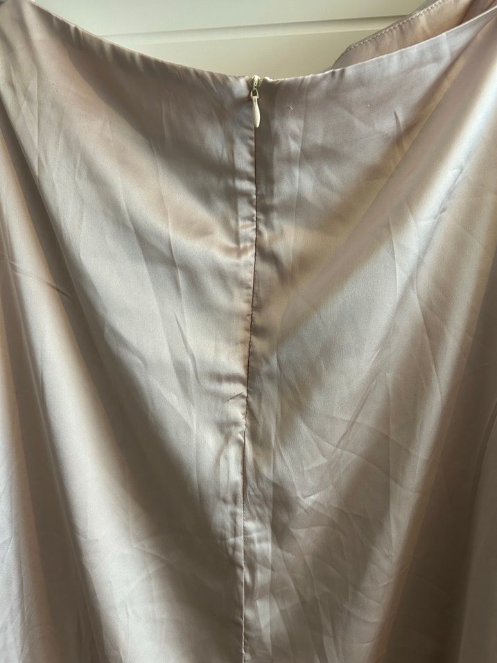 Bej Parlak Uzun Dökümlü Kadın Etek - Görsel 2