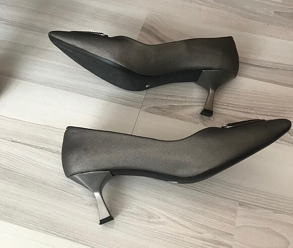 37 Beden Kısa Topuklu Ayakkabı