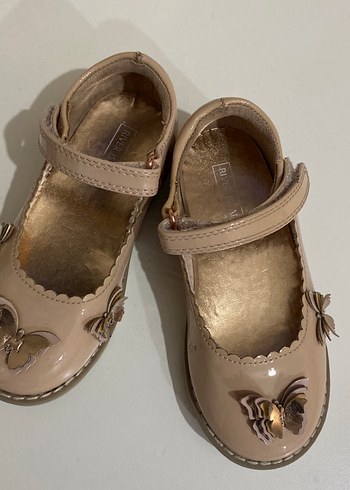 Kelebek İşlemeli Bej Kız Babet yurdışından alındı - Görsel 2